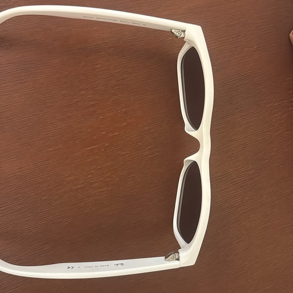 Ray-Ban Classic White Wayfarer Sunglasses - limited edition color - Picture 5 of 5